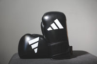 כפפות אגרוף Adidas Speed 175 בשחור ולבן