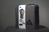 ערכת אגרוף לכושר של Adidas באפור אפר, ארוזה בתיק הנשיאה