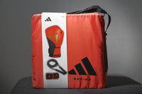 ערכת אגרוף לכושר של Adidas באדום, ארוזה בתיק הנשיאה